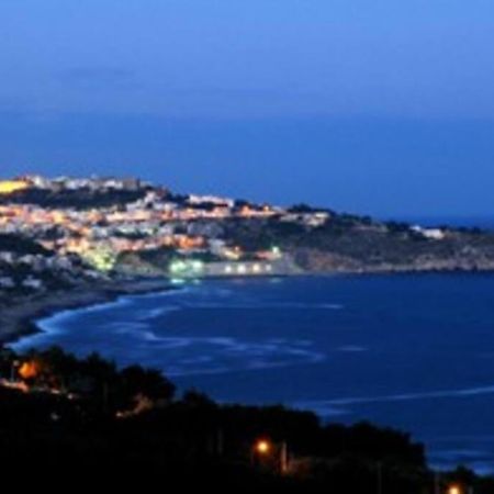 Casa Vacanze La Casa Di Katia Castro  Εξωτερικό φωτογραφία